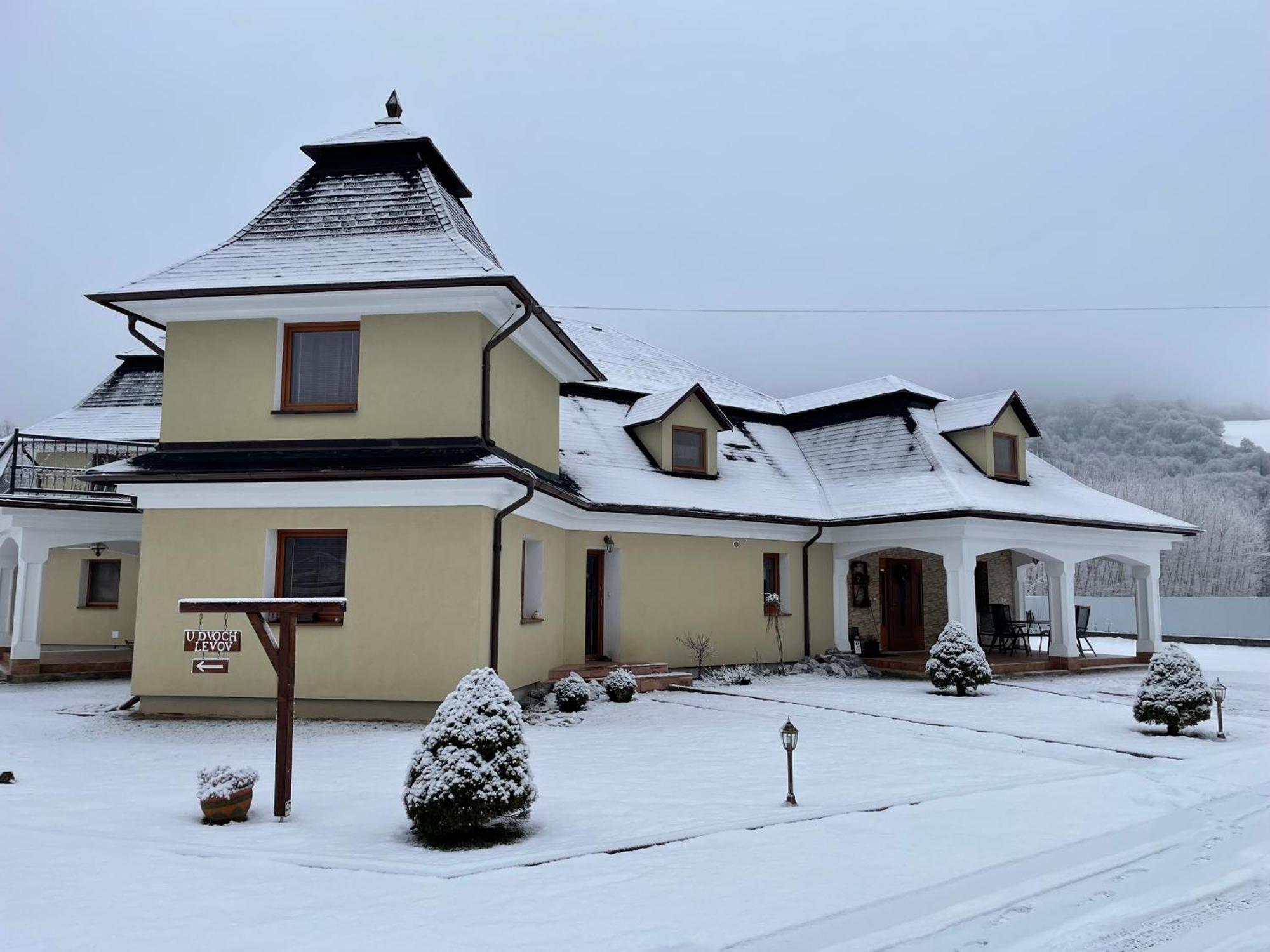 Penzión U dvoch levov Oravsky Podzamok Exterior foto